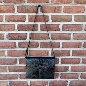 Dark brown shoulder bag. Designer: Collection